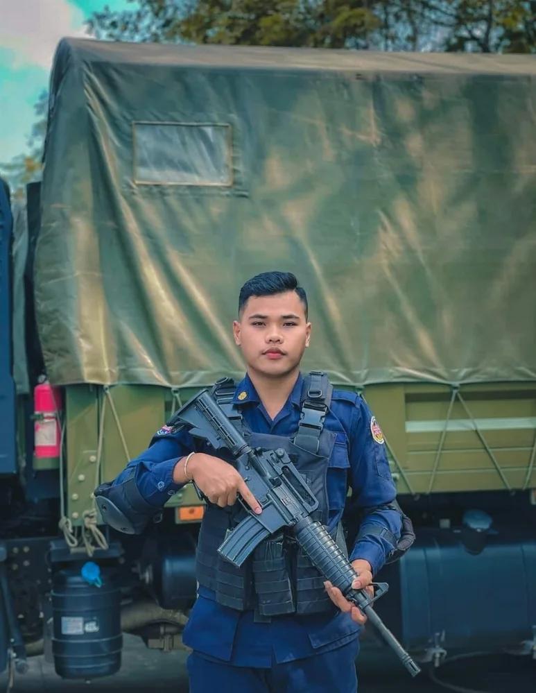 柬埔寨宪兵配备的NorincoCQ-A5.56毫米卡宾枪。
