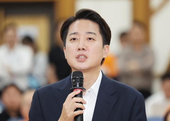 李俊锡议员职位岌岌可危：三日28万人请愿要求罢免在第21届总统选举候选人电视
