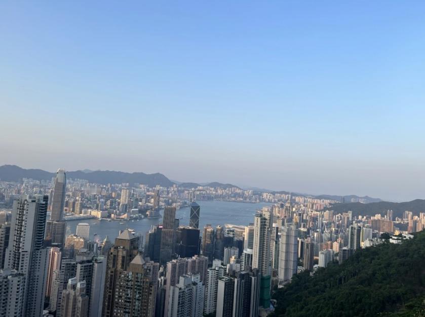 央行开展1万亿买断式逆回购操作，持股过节还是持币过节？央行明晃晃地往市场里塞钱