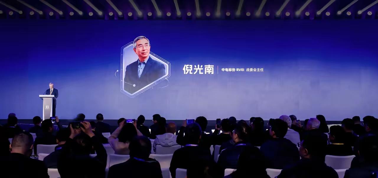 科技圈彻底炸了！国产CPU凭开源架构直接登顶，这波逆袭来得太突然！3月24日上