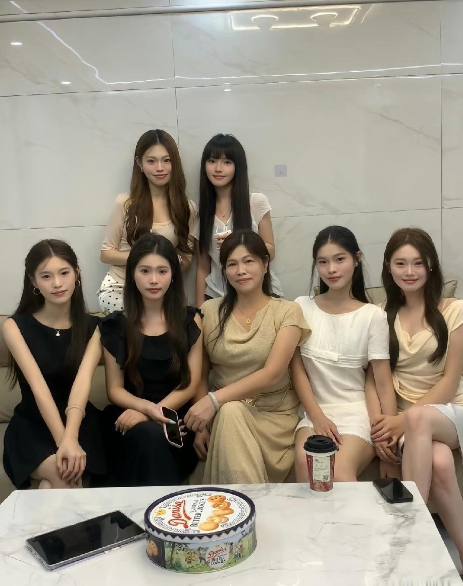 生这么多个女儿,彩礼会不会收到手软[捂脸哭]