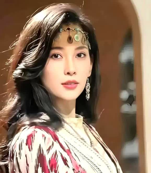 瞬间就理解森林北了，她会喜欢汪峰是再正常不过的事了！因为对现在的她来说，