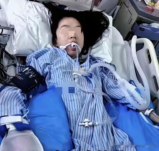【她没有力气了】花季少女，得了肺癌，无数次治疗掏空身体。她拿着一直想吃的蛋糕