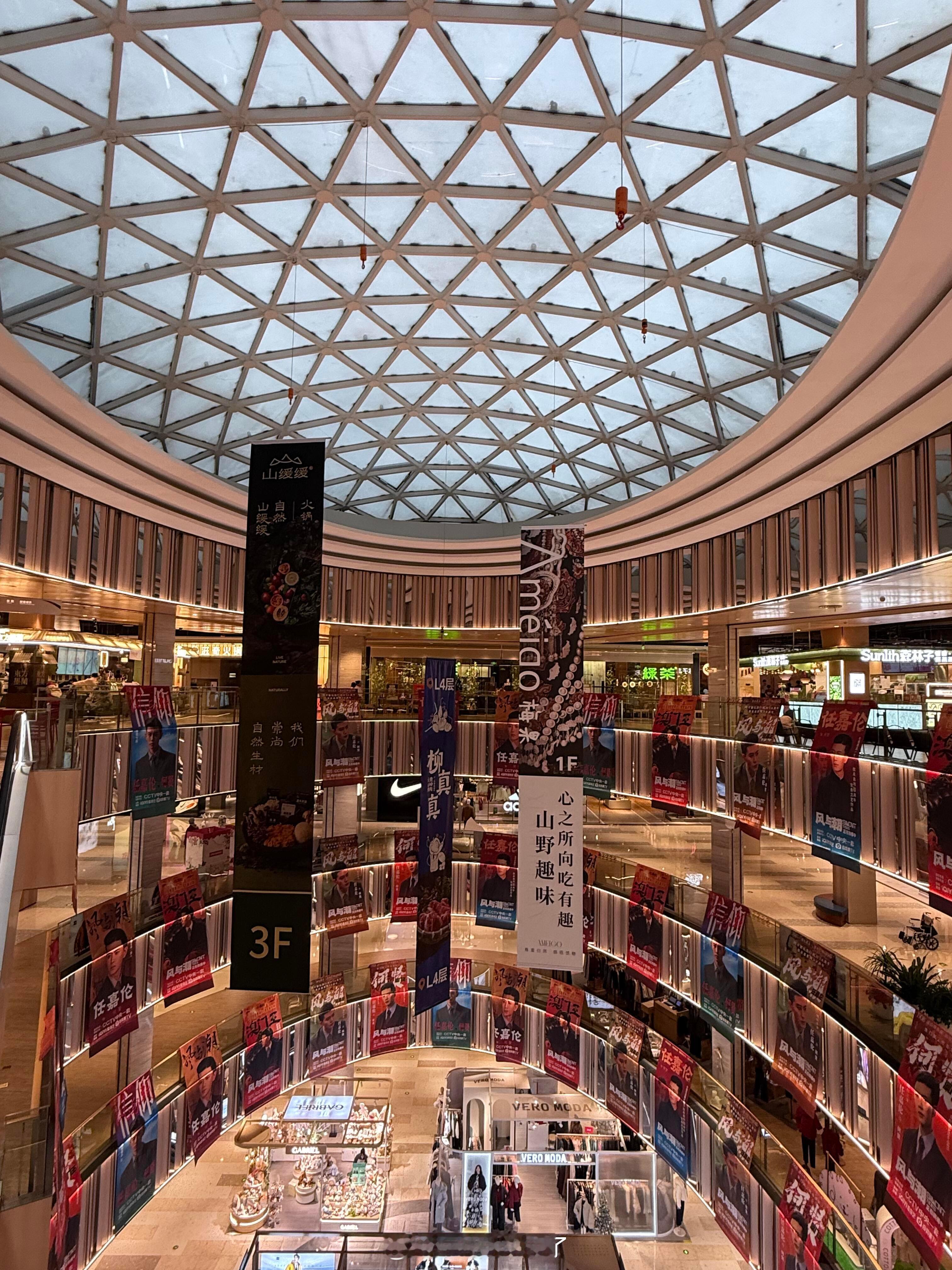 任嘉伦风与潮痛楼非粉都震撼的程度主要是何贤实在是美貌