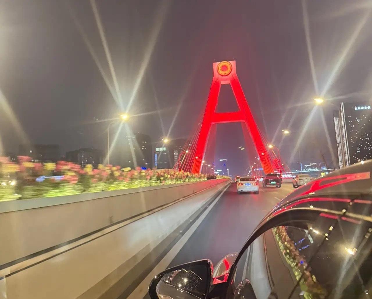 早评：A股马上就要开盘了，在开盘之前莎哥再重点给大家分享几个观点第一，昨夜美股三