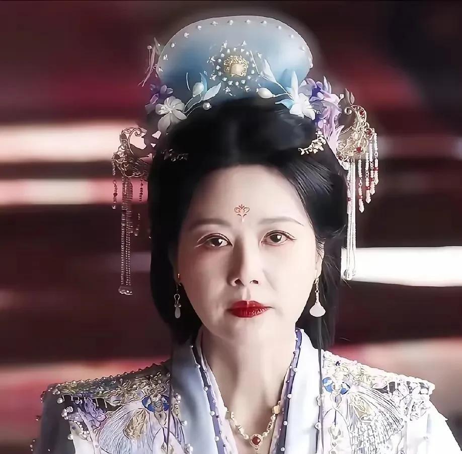 《朝雪录》原著里，燕涵心里还是有燕离母子的，燕涵在燕迟秦莞成亲当晚，就以太后身体