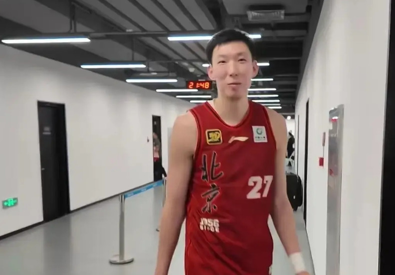 不得不承认许利民是精明的，“省着用”周琦直接打进了总决赛。当初北京花大价钱签周琦