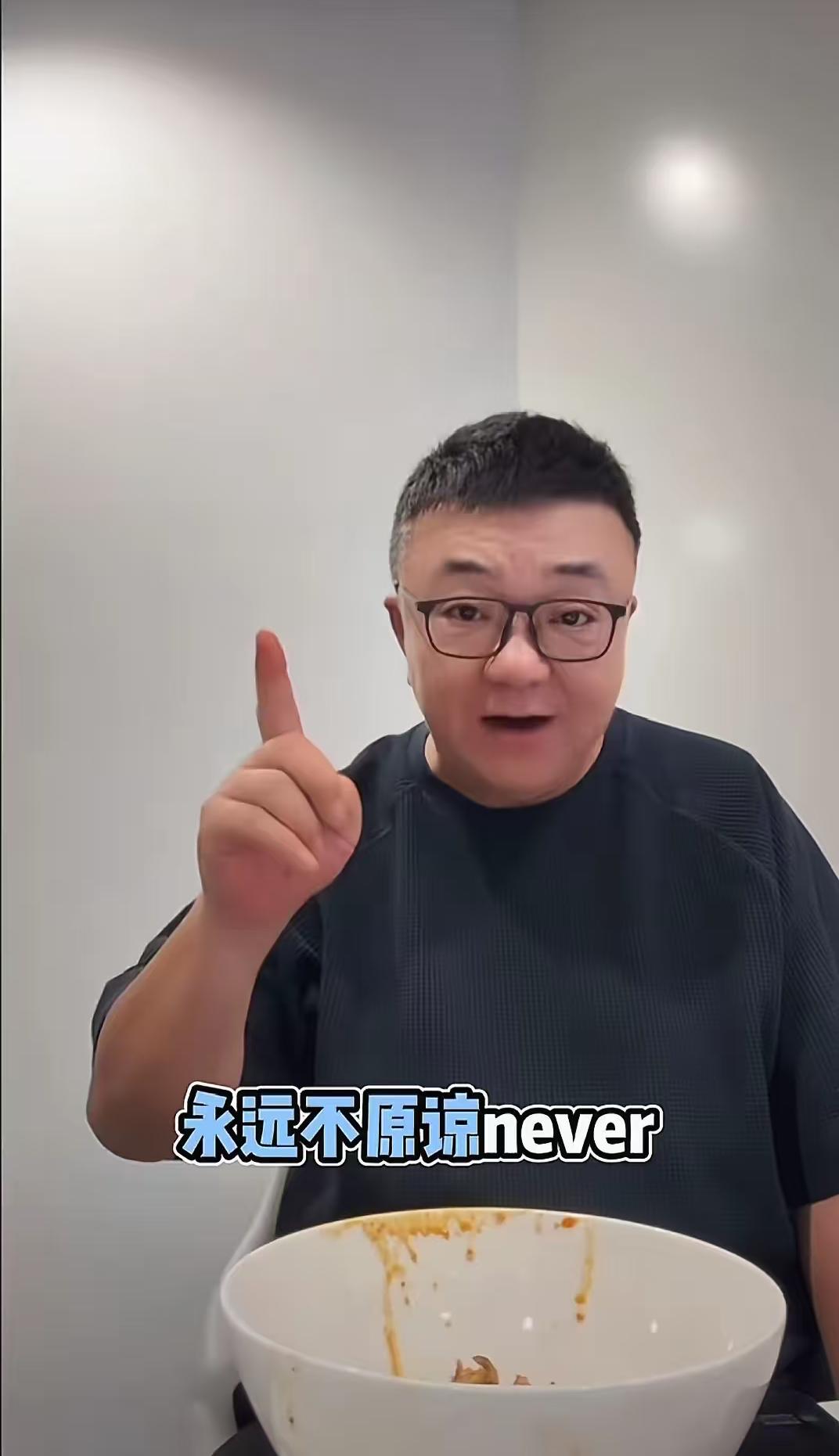 董路直言永远不原谅孙臣曦的老爸孙守东。最近，因儿子孙臣曦入选U17国家队，孙
