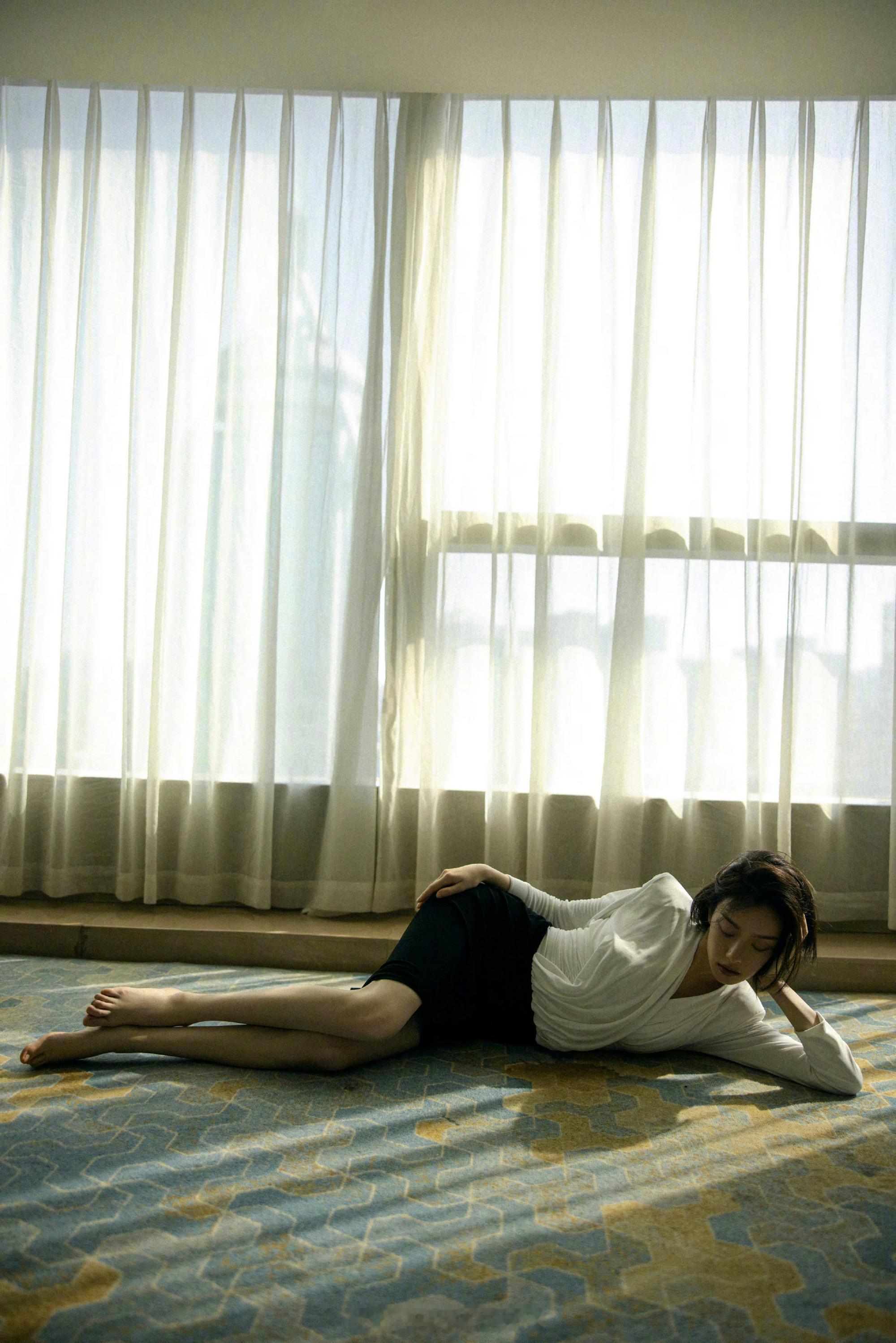 倪妮纯欲风写真造型​​​