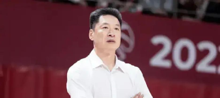 别问了，篮协内部线人甩过来一句话：李春江、李楠？提前解禁？门儿都没有。文件