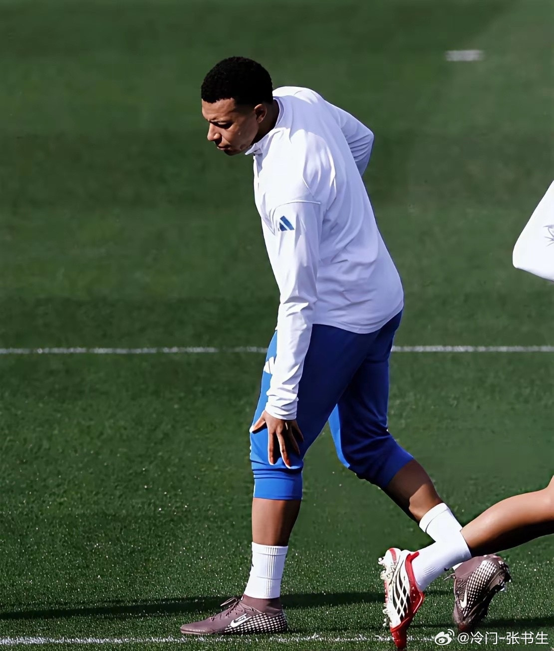 高层震怒！皇马医疗团队闹大笑话：姆巴佩左膝韧带受伤，他们却给右膝做核磁共振，结果