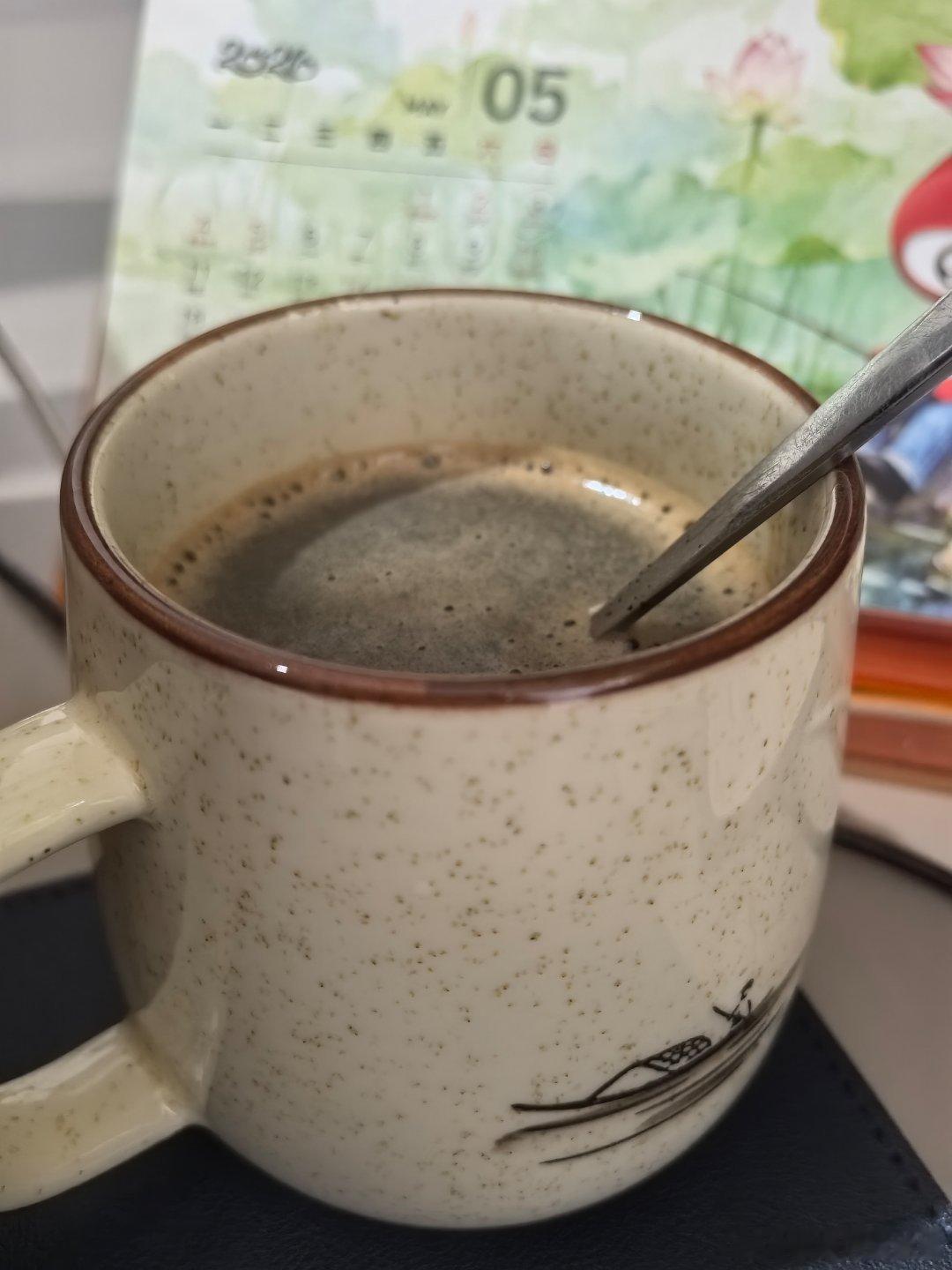 来一杯黑咖啡开启满满正能量的一天咖啡