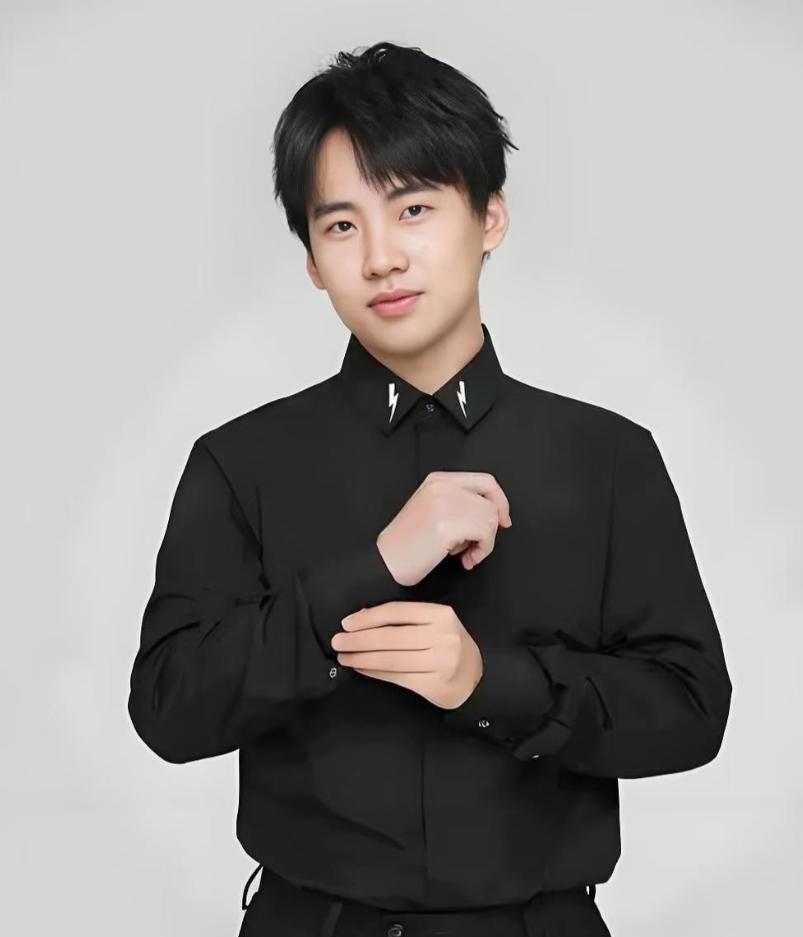 德云社的股权架构摊在桌上——王惠99%，堂弟1%。郭麒麟？白纸一张。这儿子