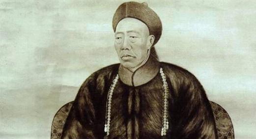 1903年，光绪二十九年，颐和园仁寿殿外的内务府值房里，几名太监正在整理一批宫女