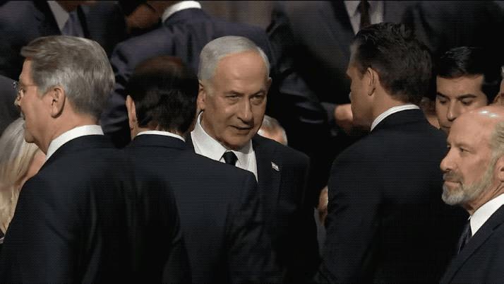 现在您终于知道谁是美国的主人了吧？在美国参议员格雷厄姆的葬礼上，有媒体拍摄到了这