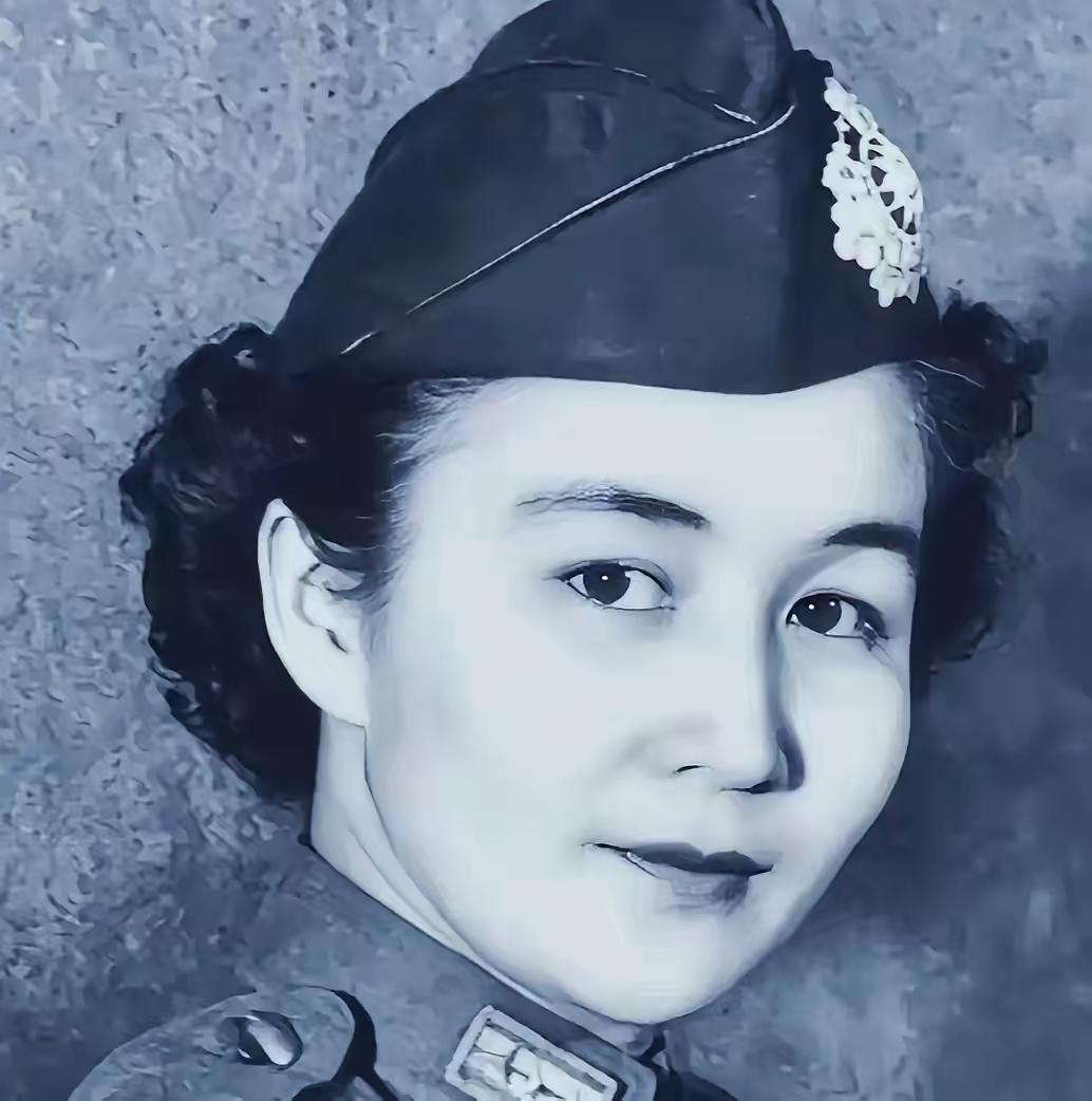 戴笠抓到一名红军女特工，蒋介石亲自审问，本想劝降，当女特工报出自己老师的名字时，