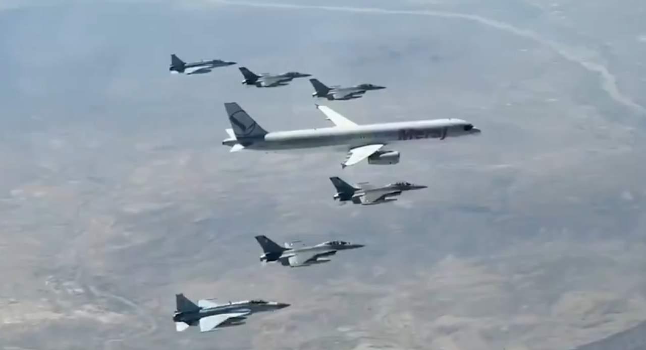 伊朗总统佩泽希齐扬访问巴基斯坦，巴空军出动F-16战斗机护送，老佩看了一眼F-1