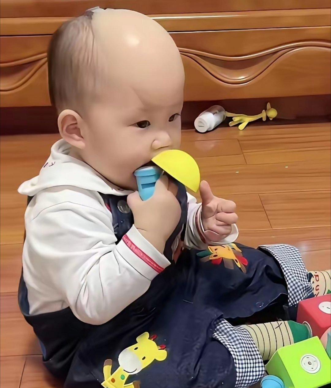 这样带娃还挺好的，能减少很多安全事故的发生。