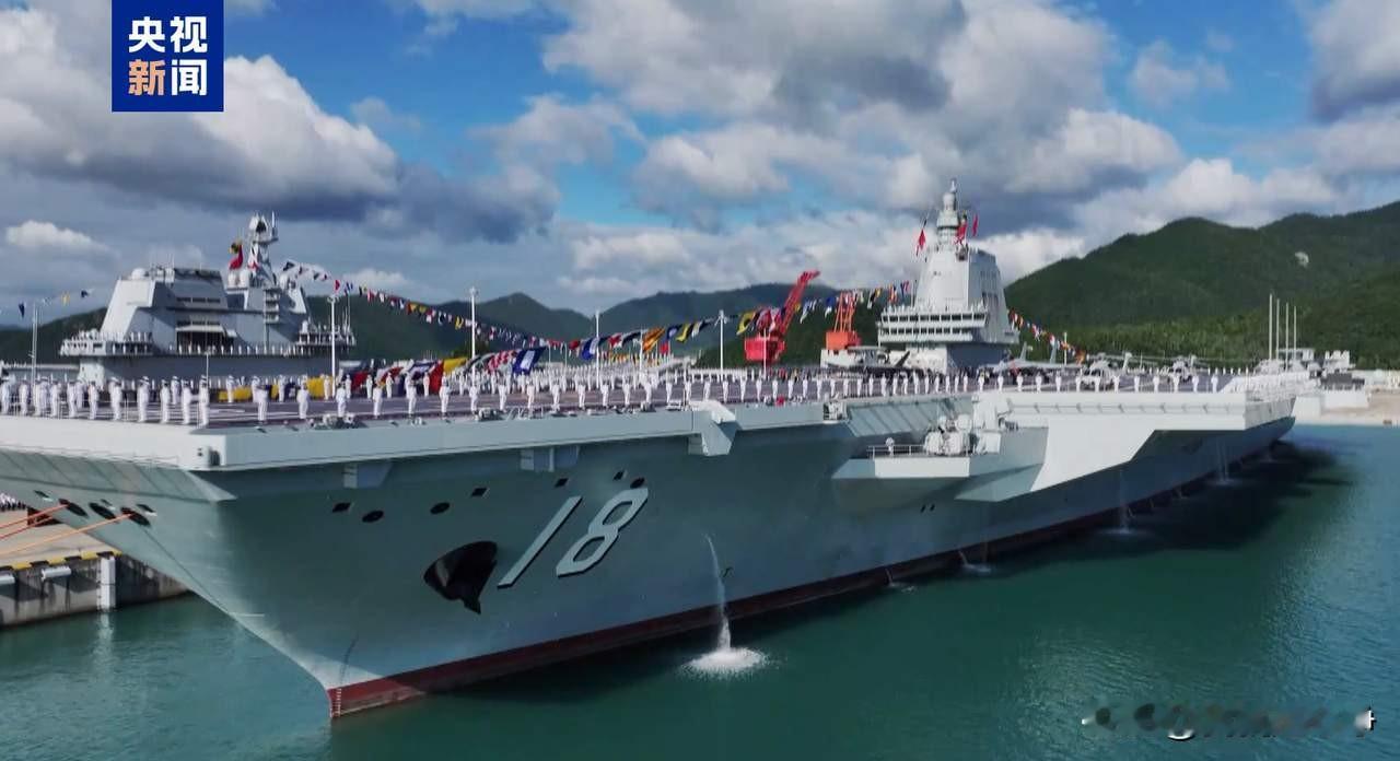 其实从航母的战斗机配置上来看，我们就已经能够分辨出三艘航母的各自用途了。辽宁舰
