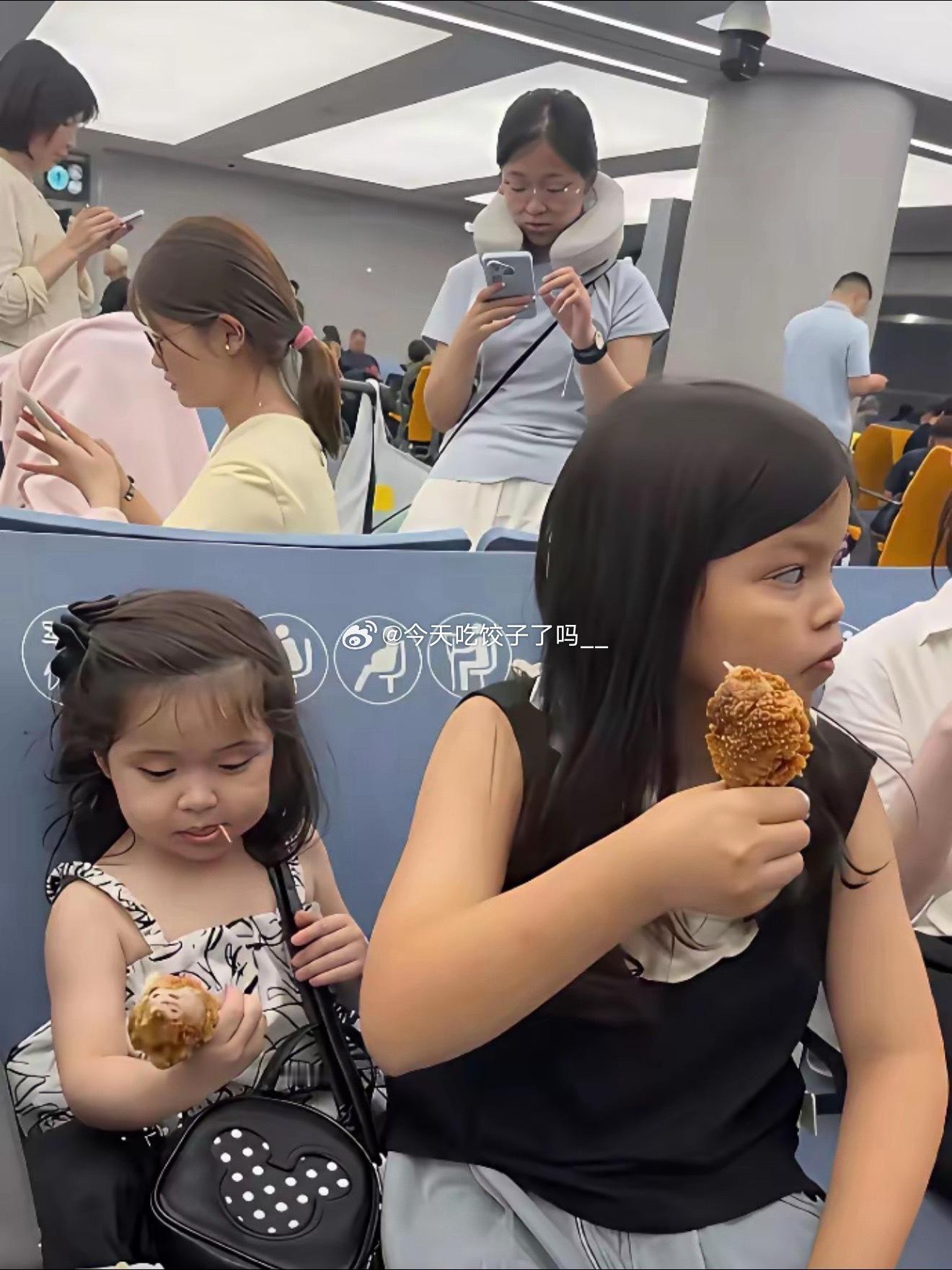 不得不说爹的影响太大了，韩安冉的两个女儿同妈不同爹，我是韩安冉我可能会偏心，大女
