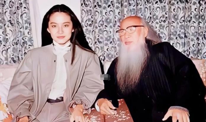 1983年，导演徐克为求张大千墨宝，亲自登门拜访。谁也没想到，这位拍武侠片的