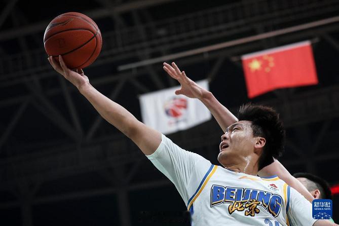 北汽男篮纸面阵容豪华，实则短板明显，冲冠难度不小。核心球员伤病频繁，赵睿、