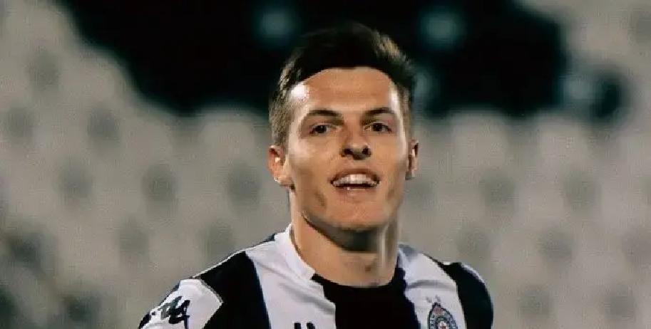 AC米兰今年买前锋，第一条标准：不是“会进球”，而是“能扛人”。他们撕开转