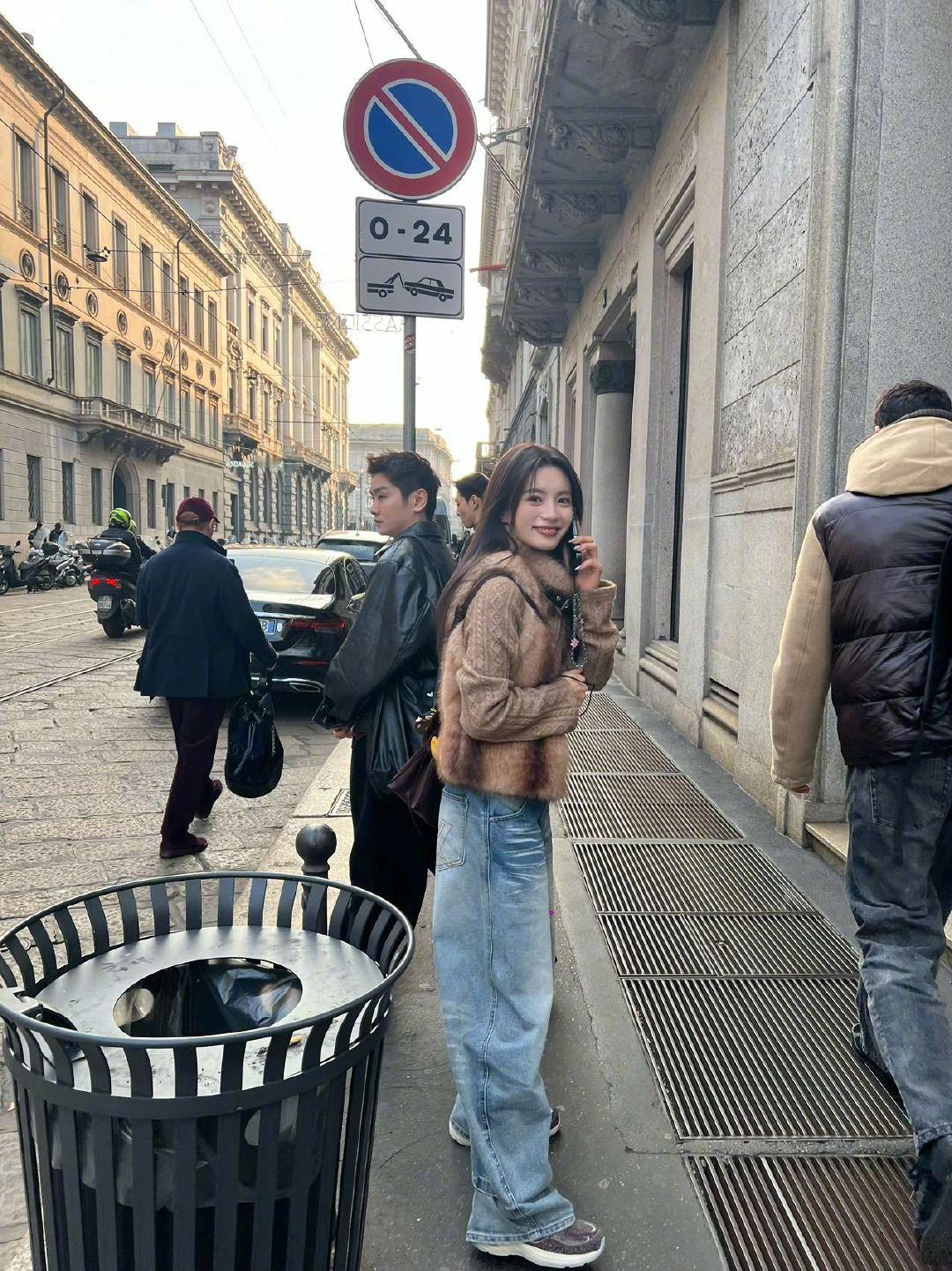米兰偶遇张雅钦谁在米兰被美到失语！温柔又大方，笑起来甜度超标，简约素颜穿搭都