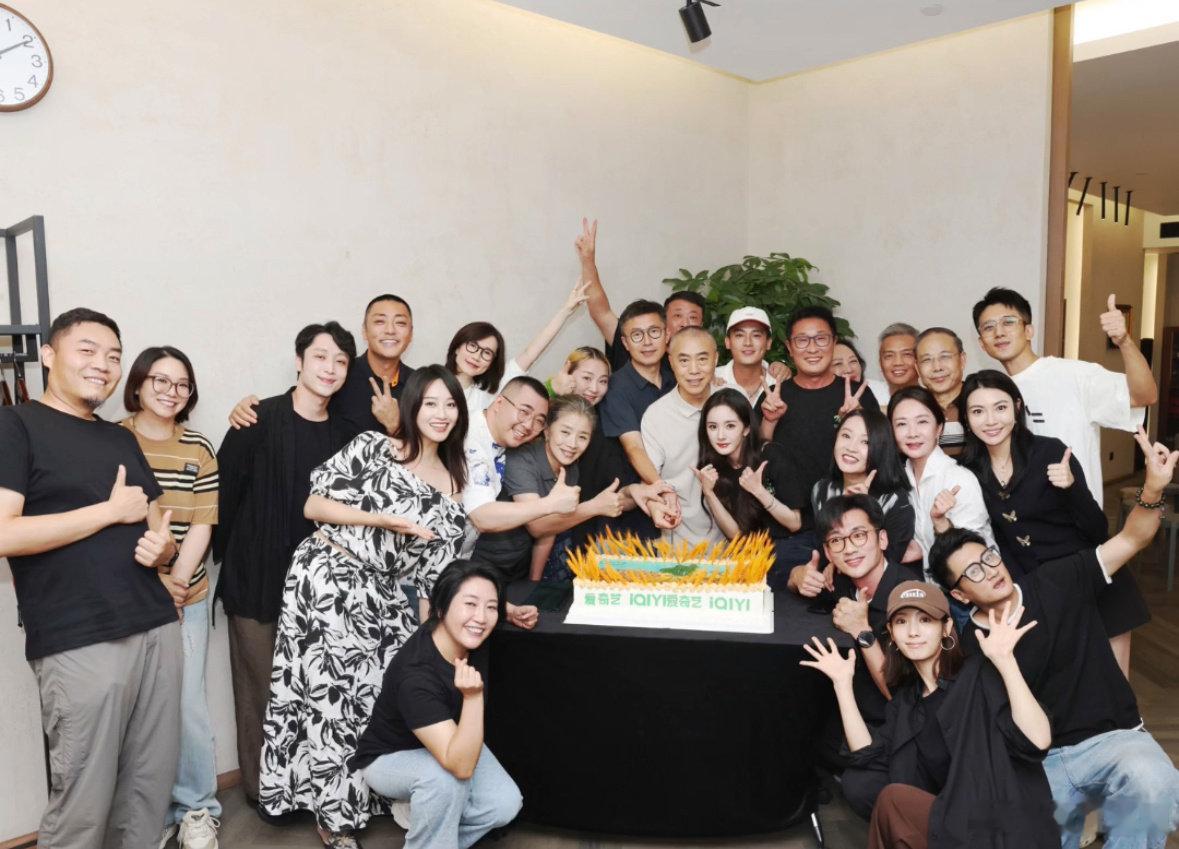 杨幂昨晚《生万物》庆功宴到底干嘛了？宁可金、苏苏、铁头都发文为宁绣绣打Call[