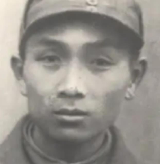 1939年，游击队长遭敌人追杀，无奈向当地农民求助，敌人追到身边时，农民突然骂骂