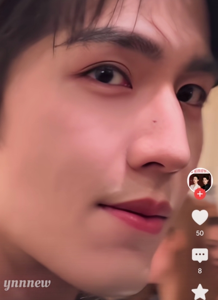 张凌赫应该感谢他的经纪公司，因为他不是科班出身，可是公司敢于让一个新人主演电视剧