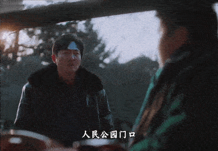 《老舅》致敬郭德纲，老舅和大外甥挨了一顿揍，大外甥直接电话摇人，没多久，来了一辆