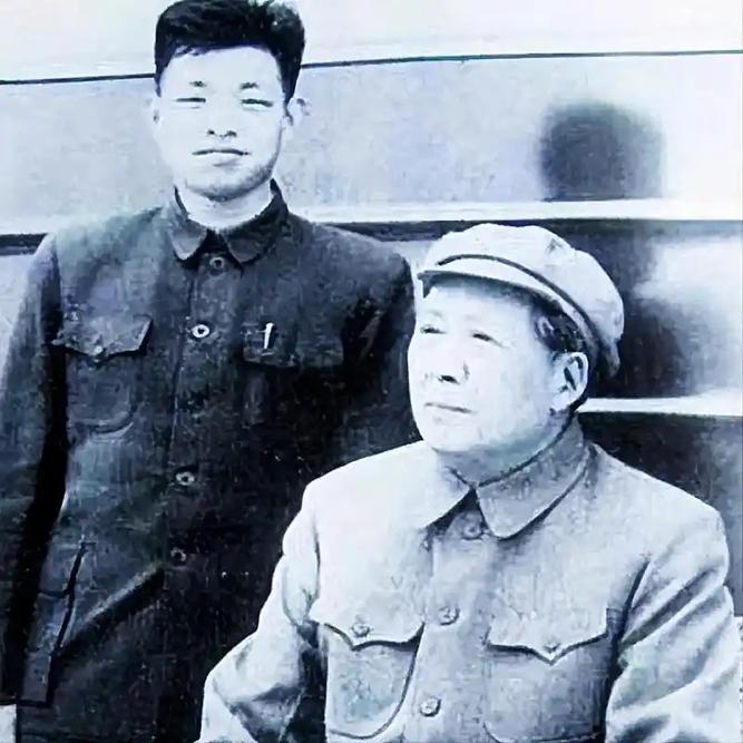 毛主席从1928年开始配备秘书，一生用了37位秘书，主席选人标准是什么？1928