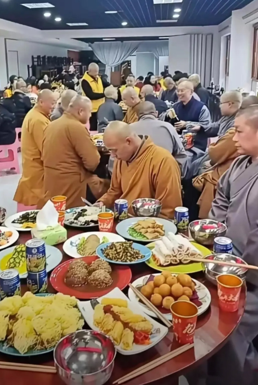看了这一幕，我在也不去募捐了。