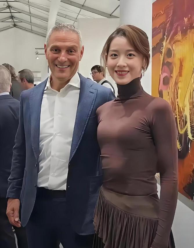 章泽天在国外待的这段时间，怎么变得这么性感了？以前的章泽天，是“奶茶妹妹”清