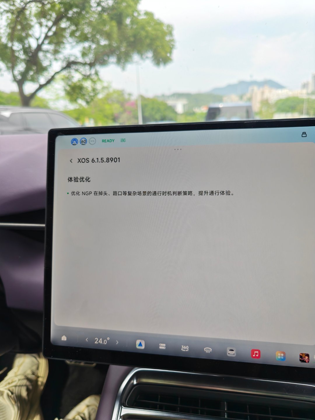 小鹏这个6.15的VLA2.0真的封神了，拥堵环境之下，加塞的博弈能力比人