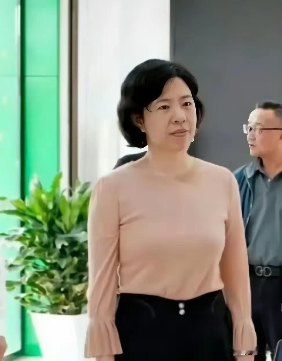 永州周女士这事，说白了，真挺让人唏嘘。讲真，她长得确实一般。甚至说句不好听