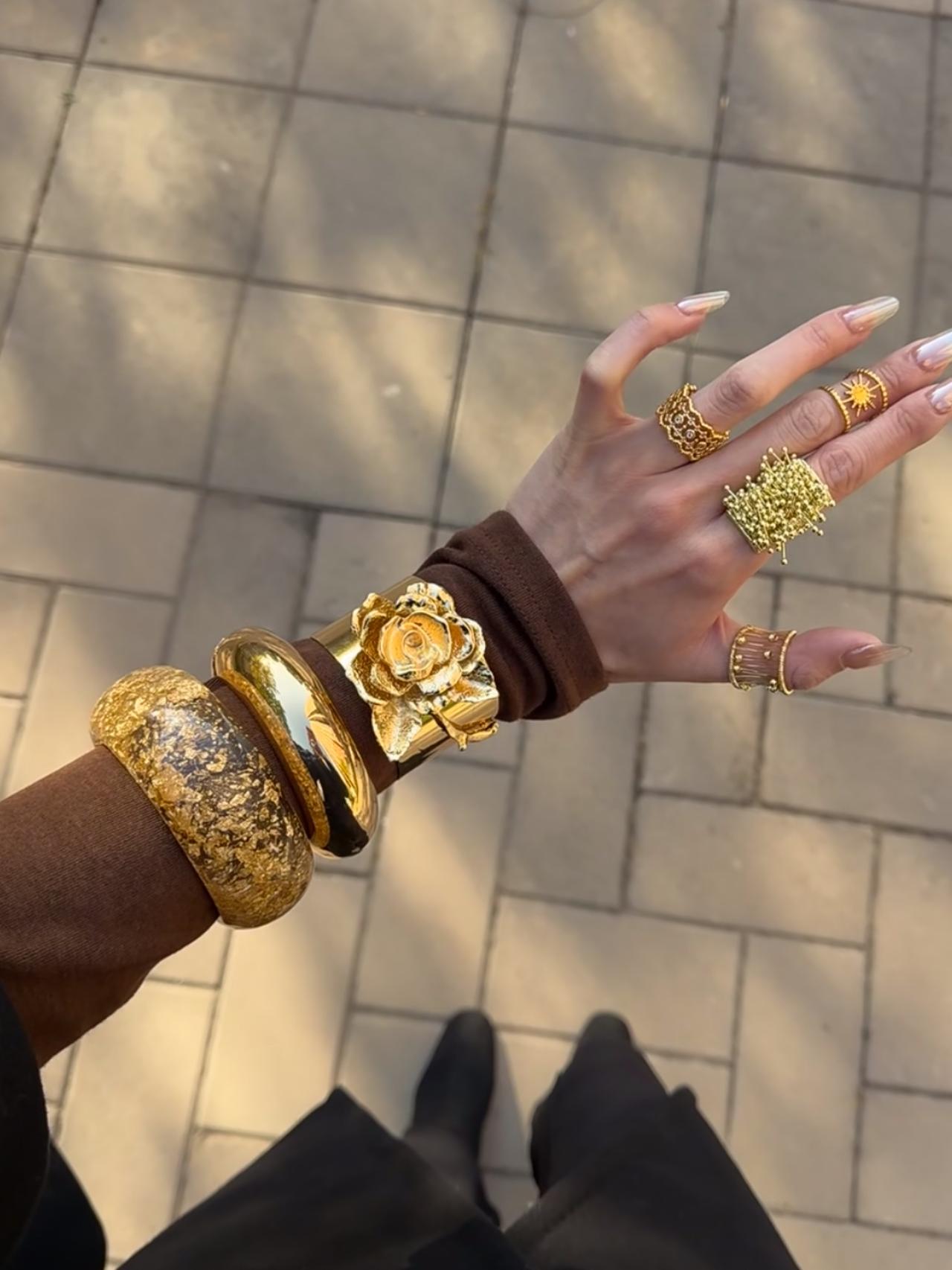 昨天刚卖黄金的人，现在是彻底睡不着了，4月15日开盘金价直接从1059飙到