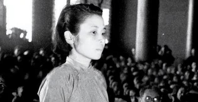 1951年，一个军统女特务被抓，审她的时候，她不求饶，也不喊冤，就反复说