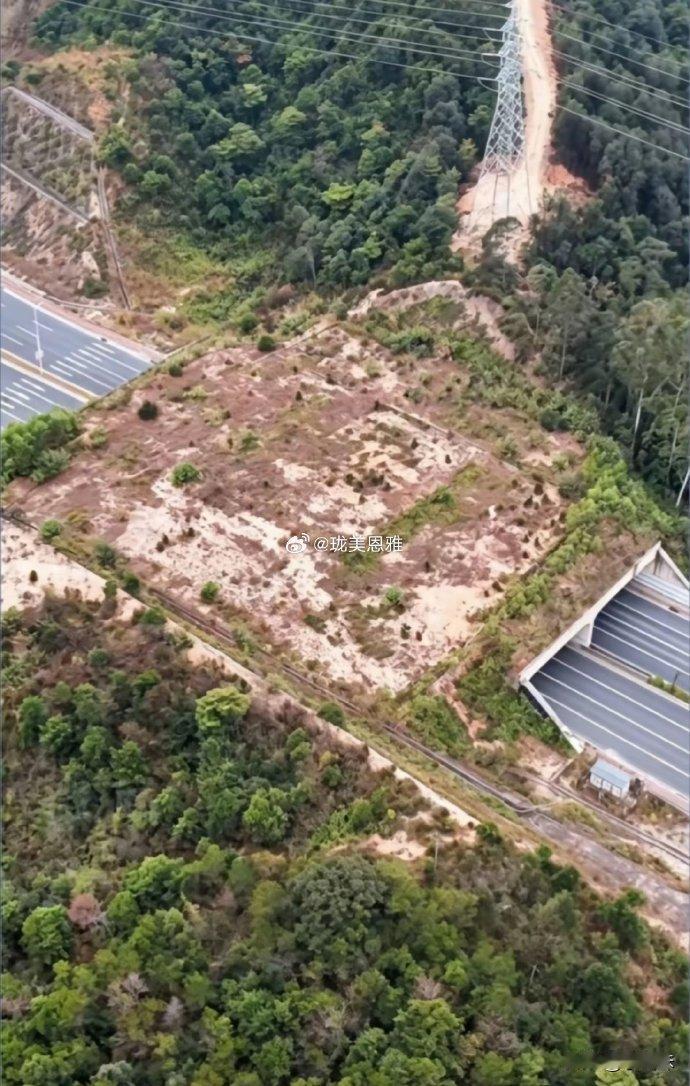 就这么点小坡，为什么不把坡推掉还要建隧道？