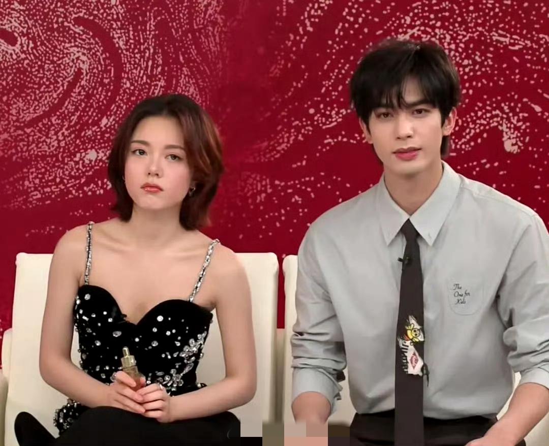 赵今麦新发型翻车？和宋威龙同框竟被误认成姐弟！谁懂啊！赵今麦和宋威龙同框的