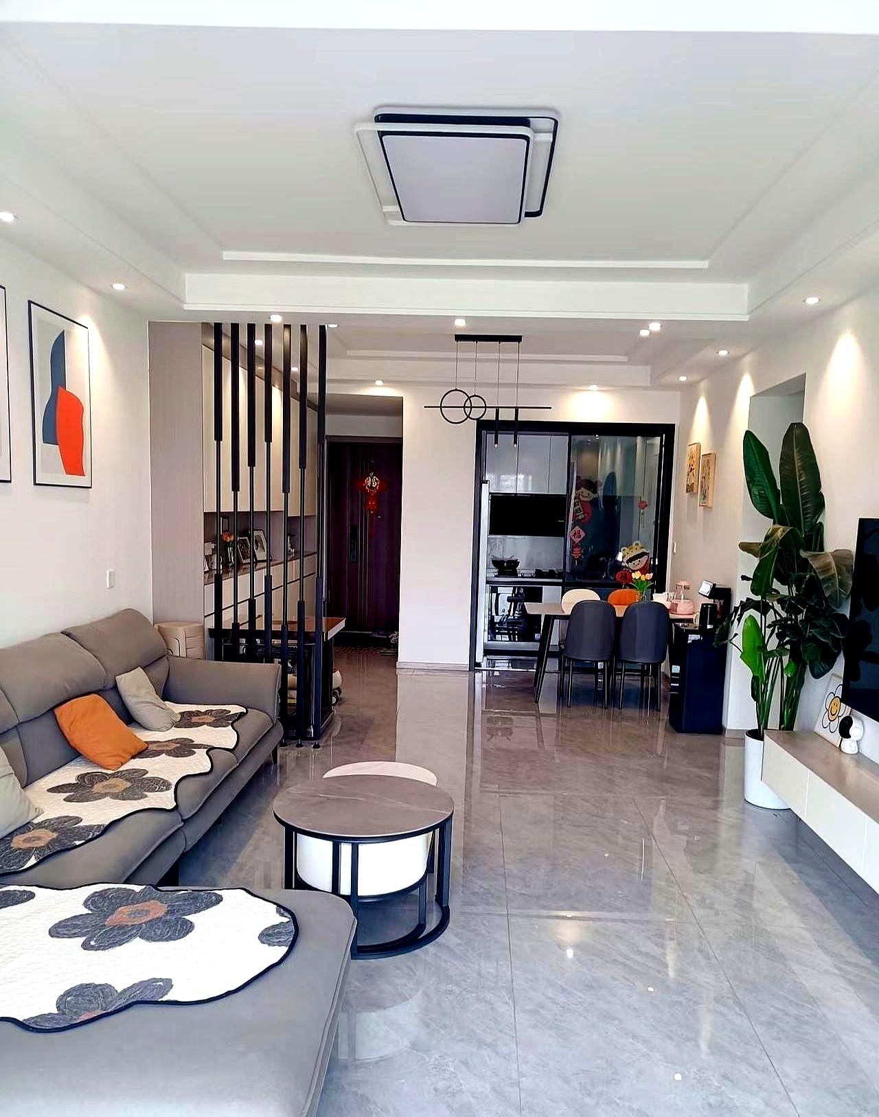 连当年那口气、愿意掏出80万的决断都没了。三年前在西安看房，房东喊110万，砍