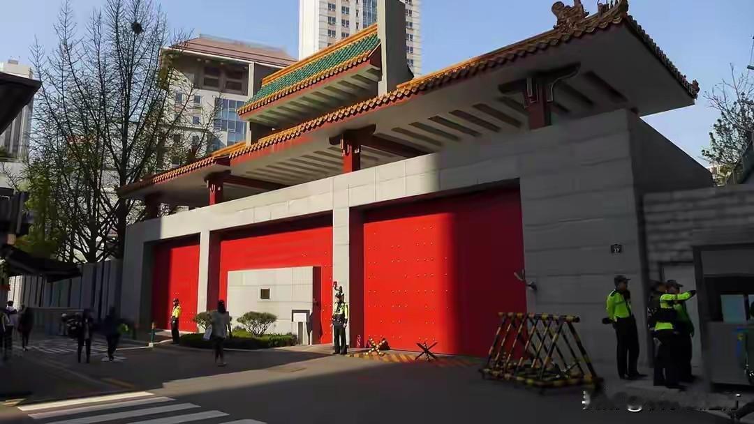 光州市长道歉？留着裱起来吧！道歉信读三遍，没有“改牌子”仨字三周改三次，最后