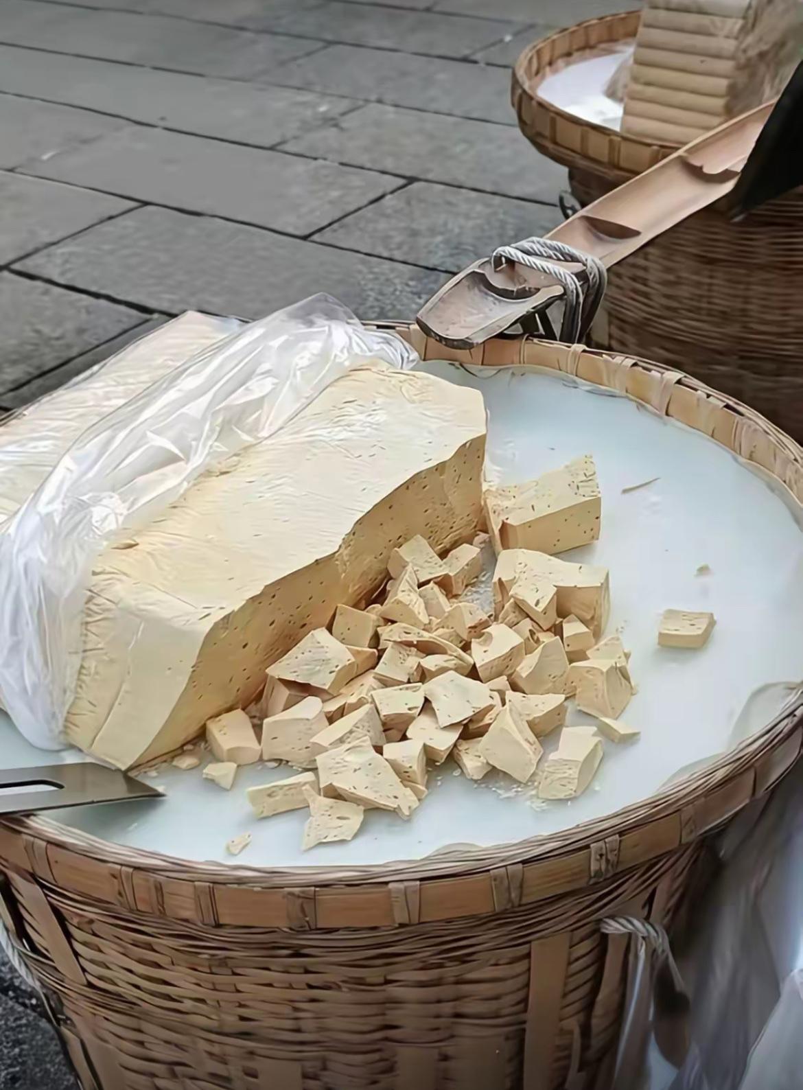 谁知道这零食叫啥？评论区聊聊！