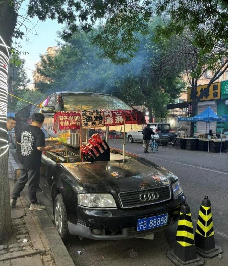 狠人啊，城管来了就合上，交警来了就打开～​​​