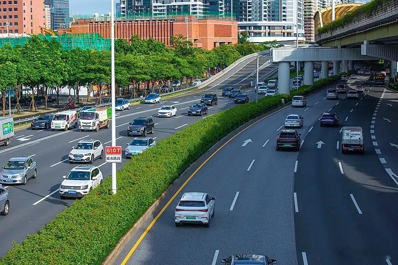 APEC期间深圳号召私家车自愿停驶，没想到3小时申报就破了两万人，平均每小时近7