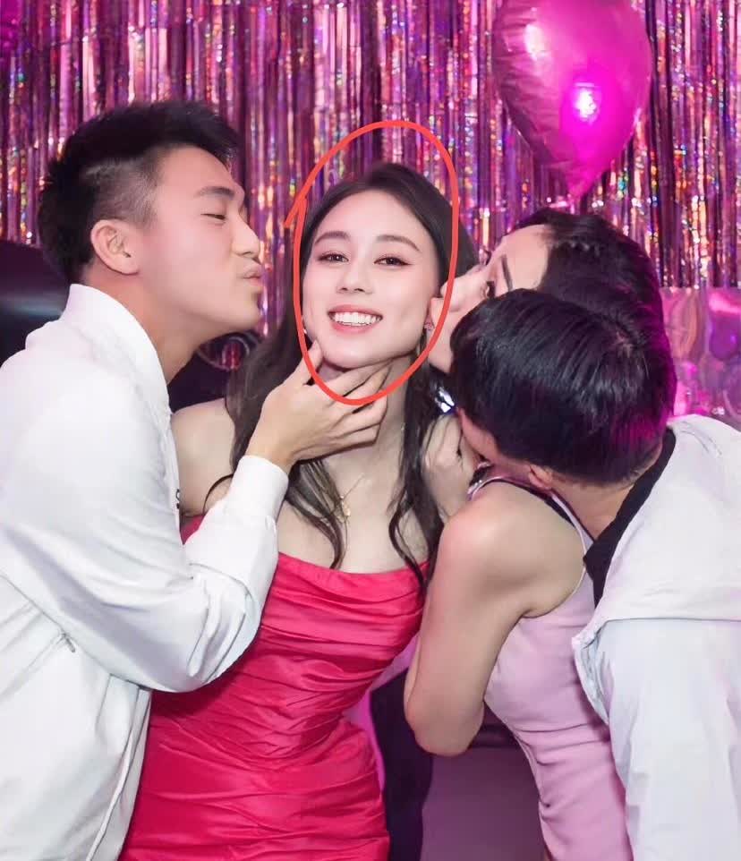 何猷君对妹妹何超欣有多宠？真是震碎我的三观！不仅在妹妹12岁时，就送上