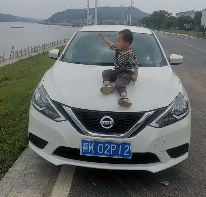 轩逸在手装下全家四口的满满幸福作为两个娃的宝爸，这辆轩逸真的成了我们家的幸福移