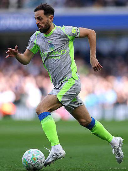 都灵体育报：贝尔纳多·席尔瓦向瓜迪奥拉询问他对意甲的看法，并从瓜那里得到了积极反