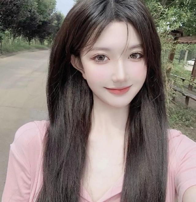 笑话：有一天，有个农业专家下乡调研，发现有个农村大妈养了50只鸡：25只公鸡，2